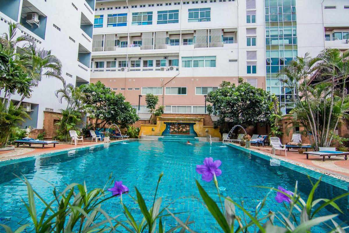 Sutus Court 7 Pattaya Exterior foto