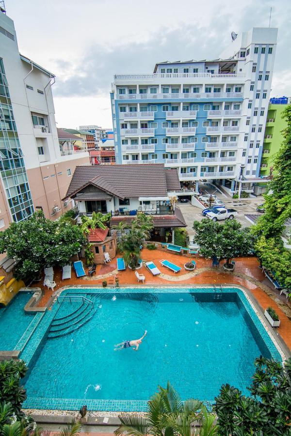 Sutus Court 7 Pattaya Exterior foto